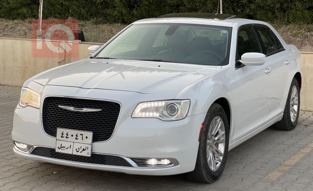 کرایسلەر 300